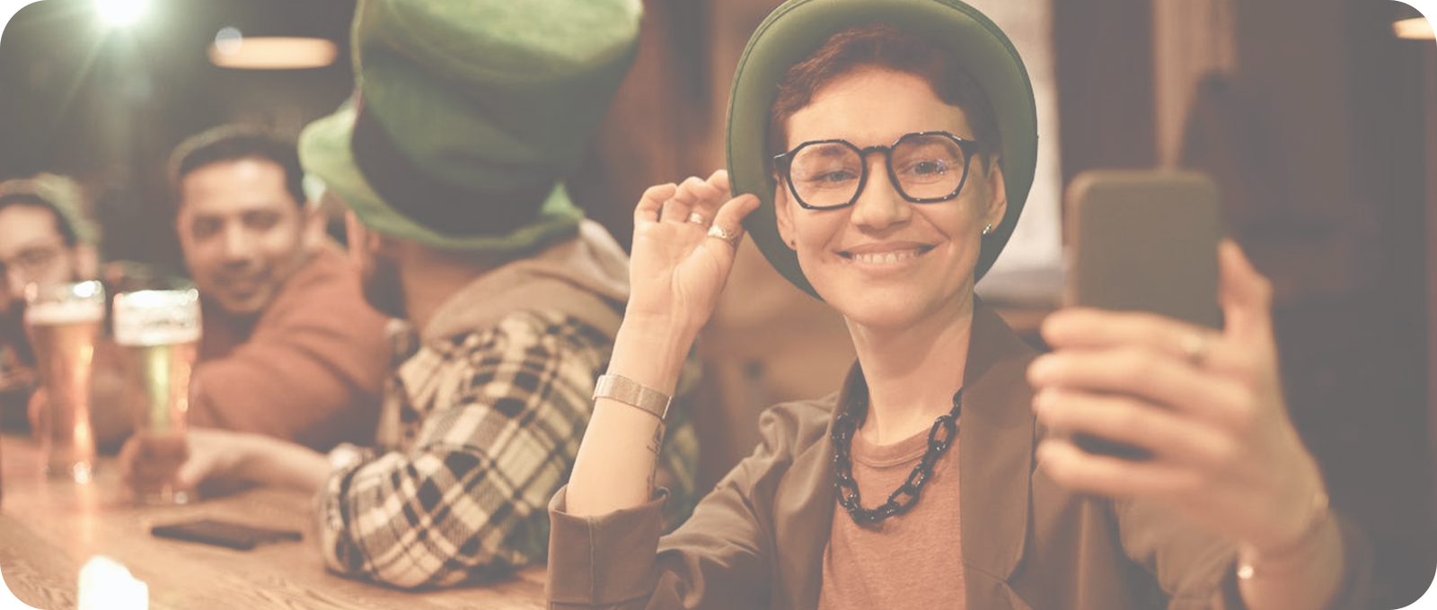 The Impact of Custom Wooden Products on Customer Experience in Restaurants and Bars